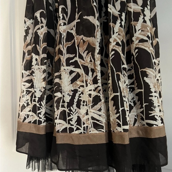 BCBG | Brown Floral Party Dress| Size 6 - Picture 3 of 9